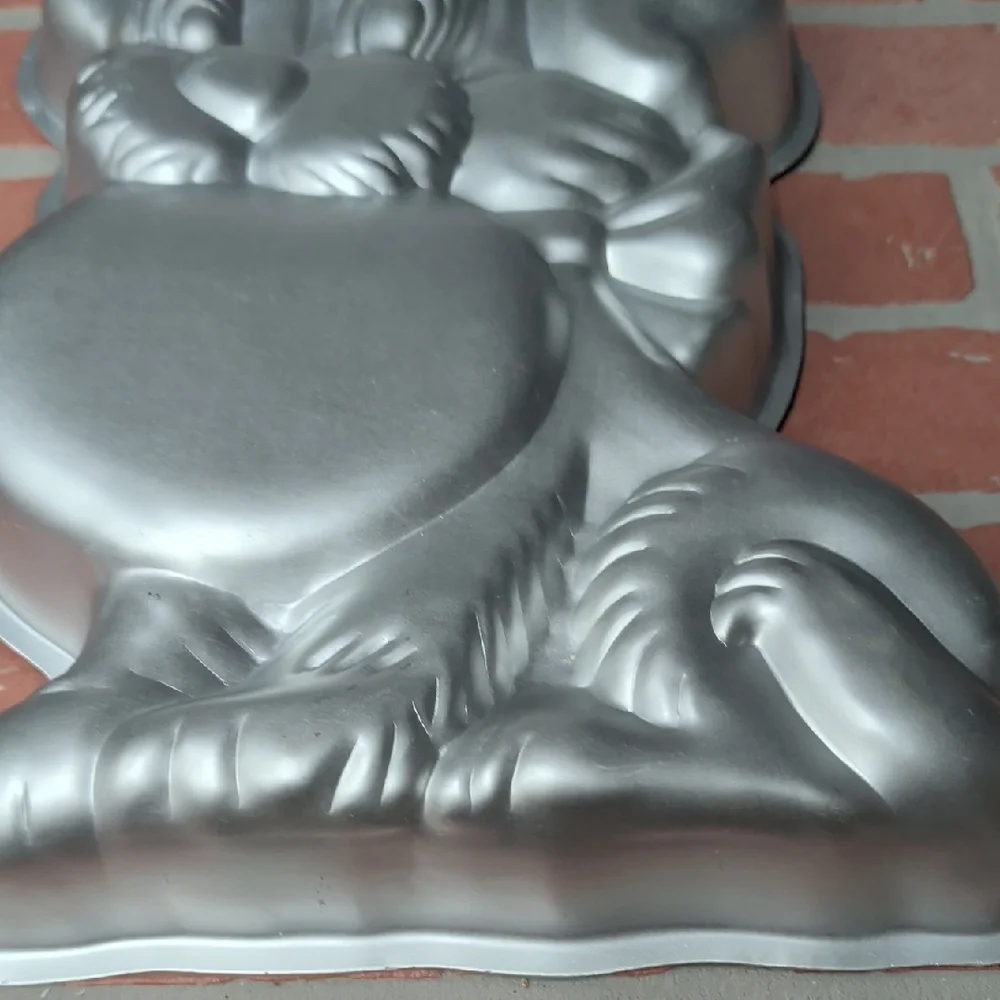 Wilton Playful Puppy Cake Pan - Yellow